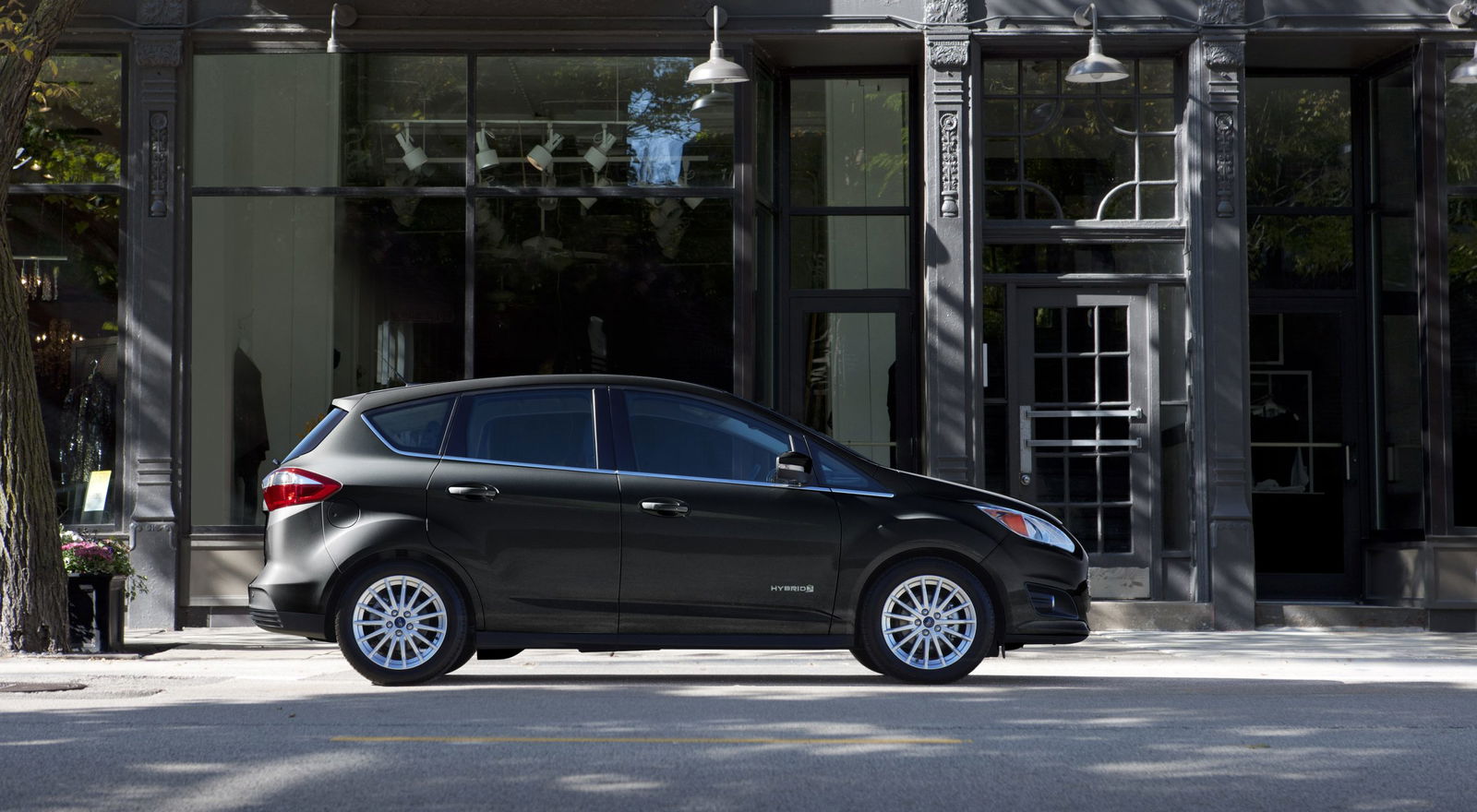 zwarte ford c-max hybride liggende afbeelding