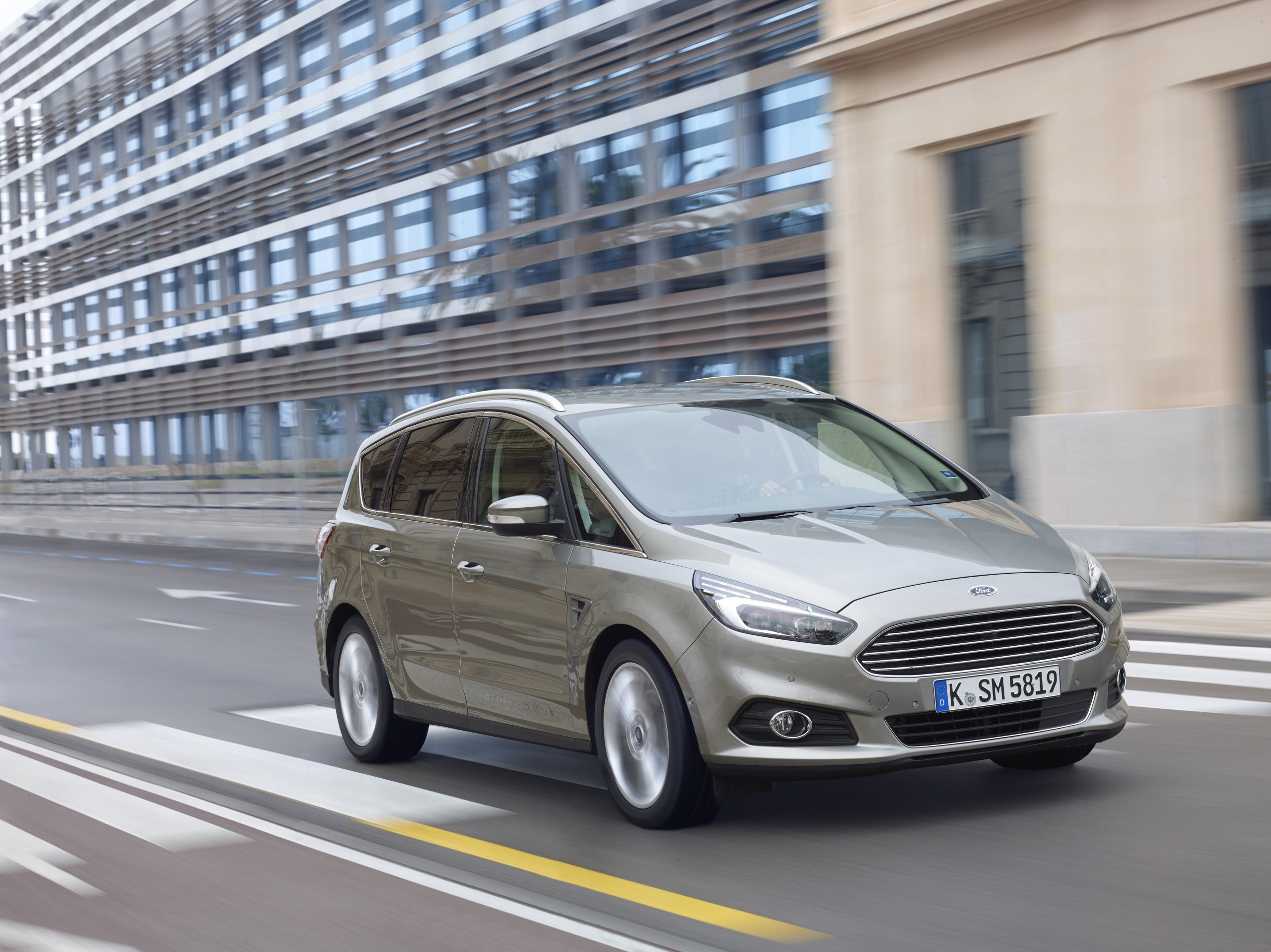 Grijze Ford S-Max liggende afbeelding
