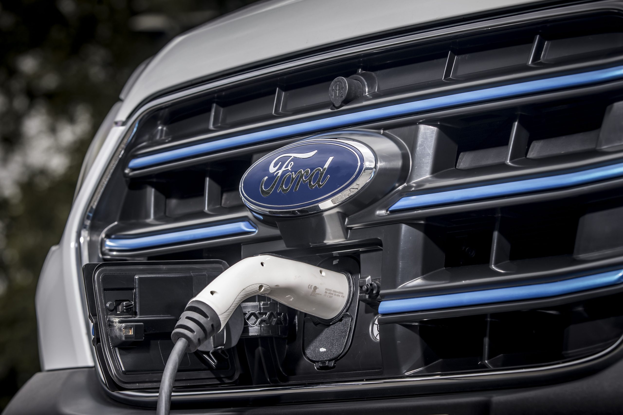 Opladen ford transit liggende afbeelding